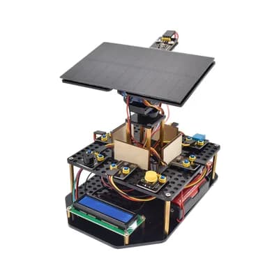 hệ thống bám hướng mặt trời đã lắp: tấm pin phía trên, bảng mạch và màn hình LCD bên dưới