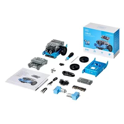 Các chi tiết của bộ robot mBot2 bày cạnh hộp: khung, bánh xe, bo CyberPi, cảm biến và dây nối