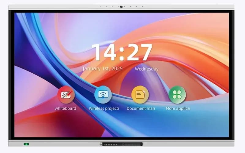 Màn hình tương tác EIBOARD LZ-65ZA76 hiển thị màn hình chính với đồng hồ và các biểu tượng ứng dụng, camera ở viền trên