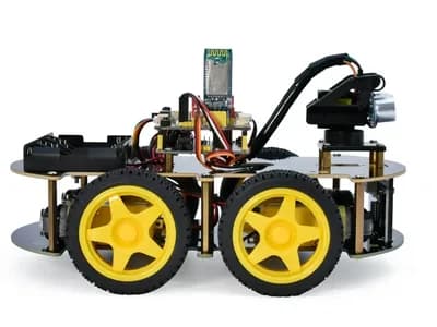 Xe robot bốn bánh có mạch điều khiển và cảm biến, dùng trong dạy học STEM